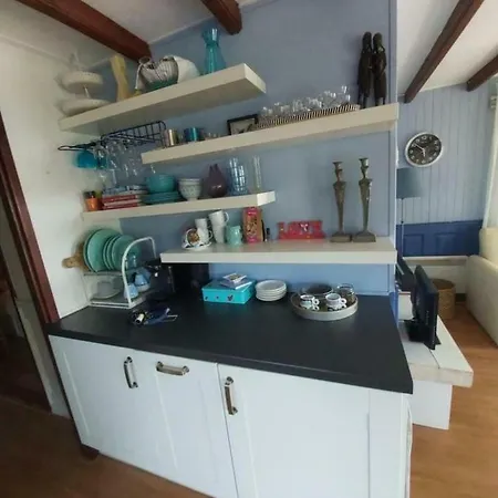 Hineni بيت للعطل